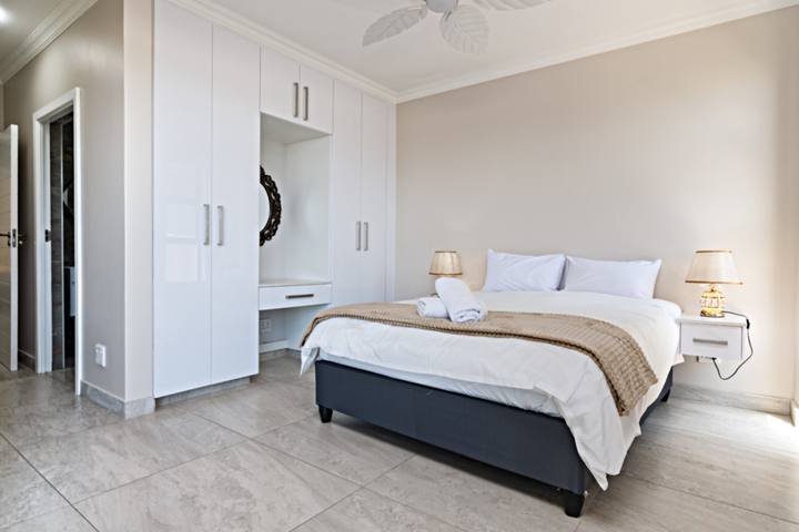 Shanthi Apartment 1 Main Bedroom